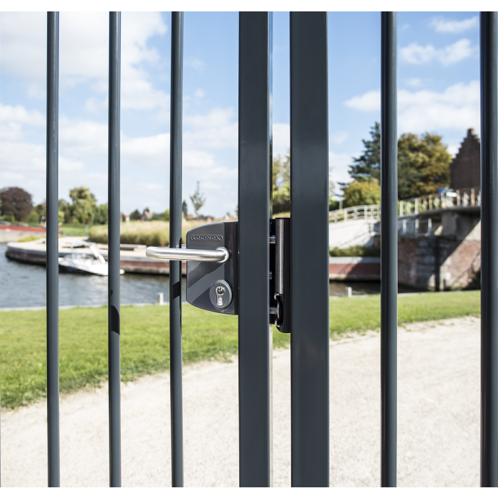 Serrures de portail Locinox pour portillons de jardin et portails industriels