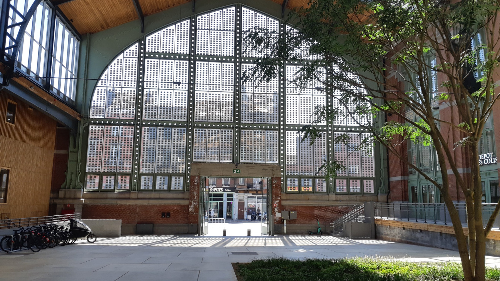 Overzicht van de centrale hal en toegang van Gare Maritime